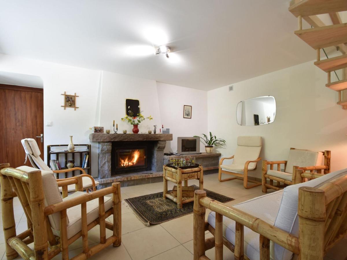 Superb Holiday Home With Private Garden Yvias Exterior foto