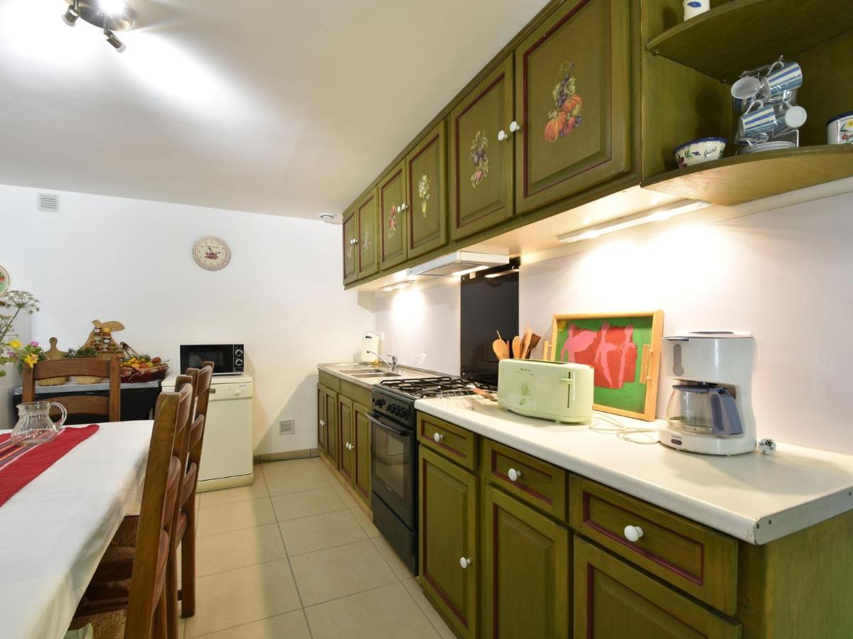 Superb Holiday Home With Private Garden Yvias Exterior foto