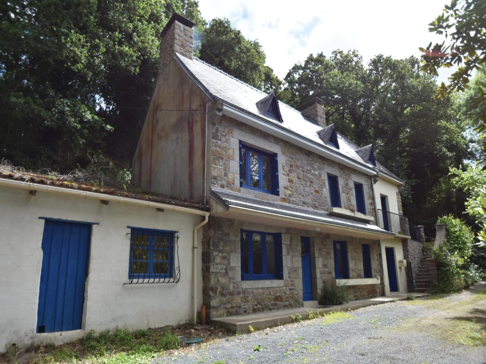 Superb Holiday Home With Private Garden Yvias Exterior foto